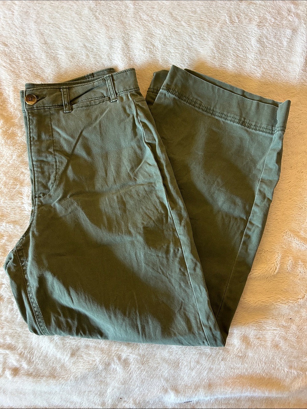 Old Navy Cropped Wide Leg Pants in Olive